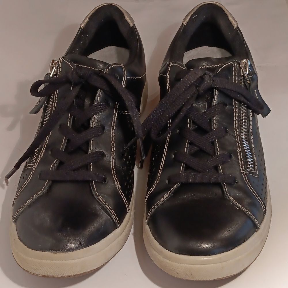 Earth Origins Etta Sneakers - Picture 9 of 10
